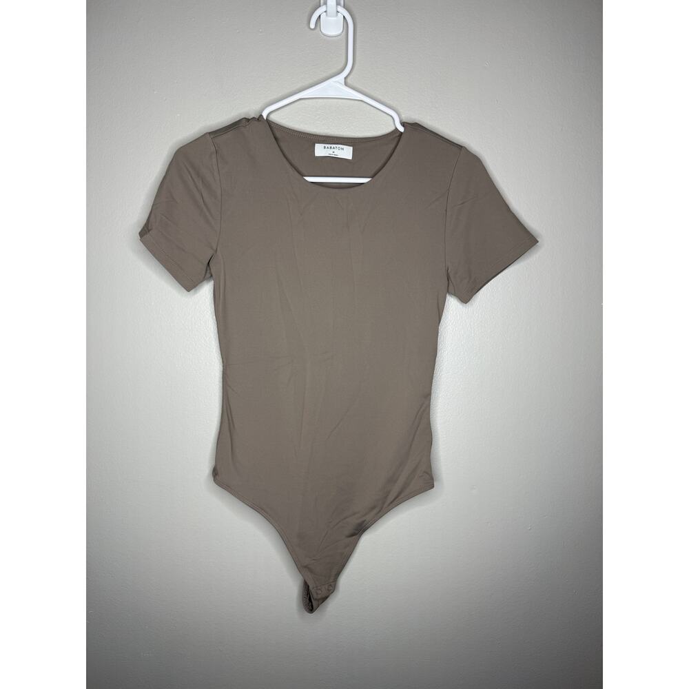 Babaton Taupe Short Sleeve Bodysuit Size Medium Aritzia Basic Fitted Stretch Top - Picture 3 of 7
